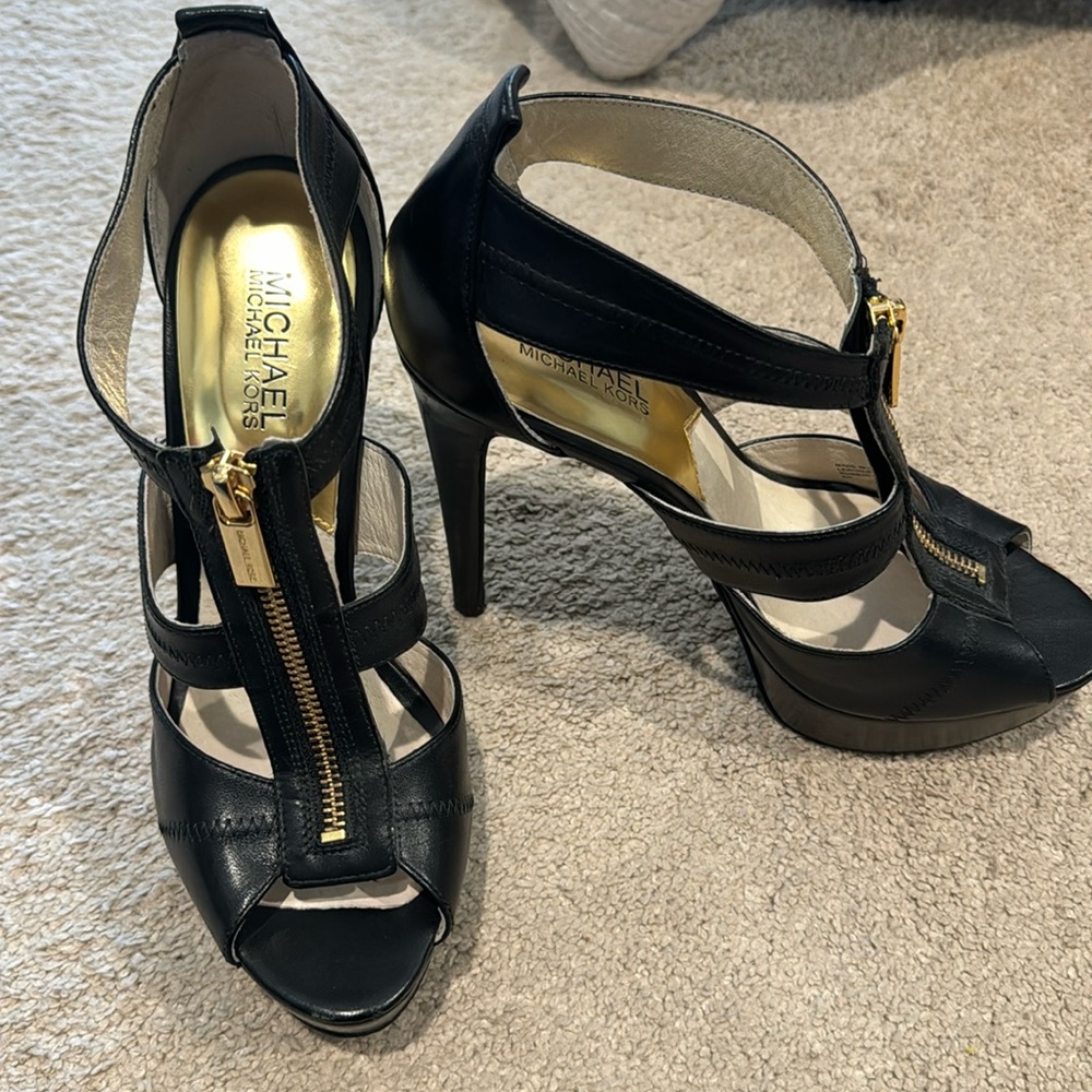 Michael Kors pumps